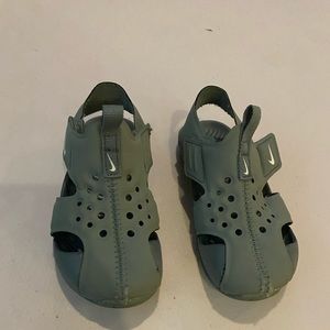 Nike Sunray Protects; like new